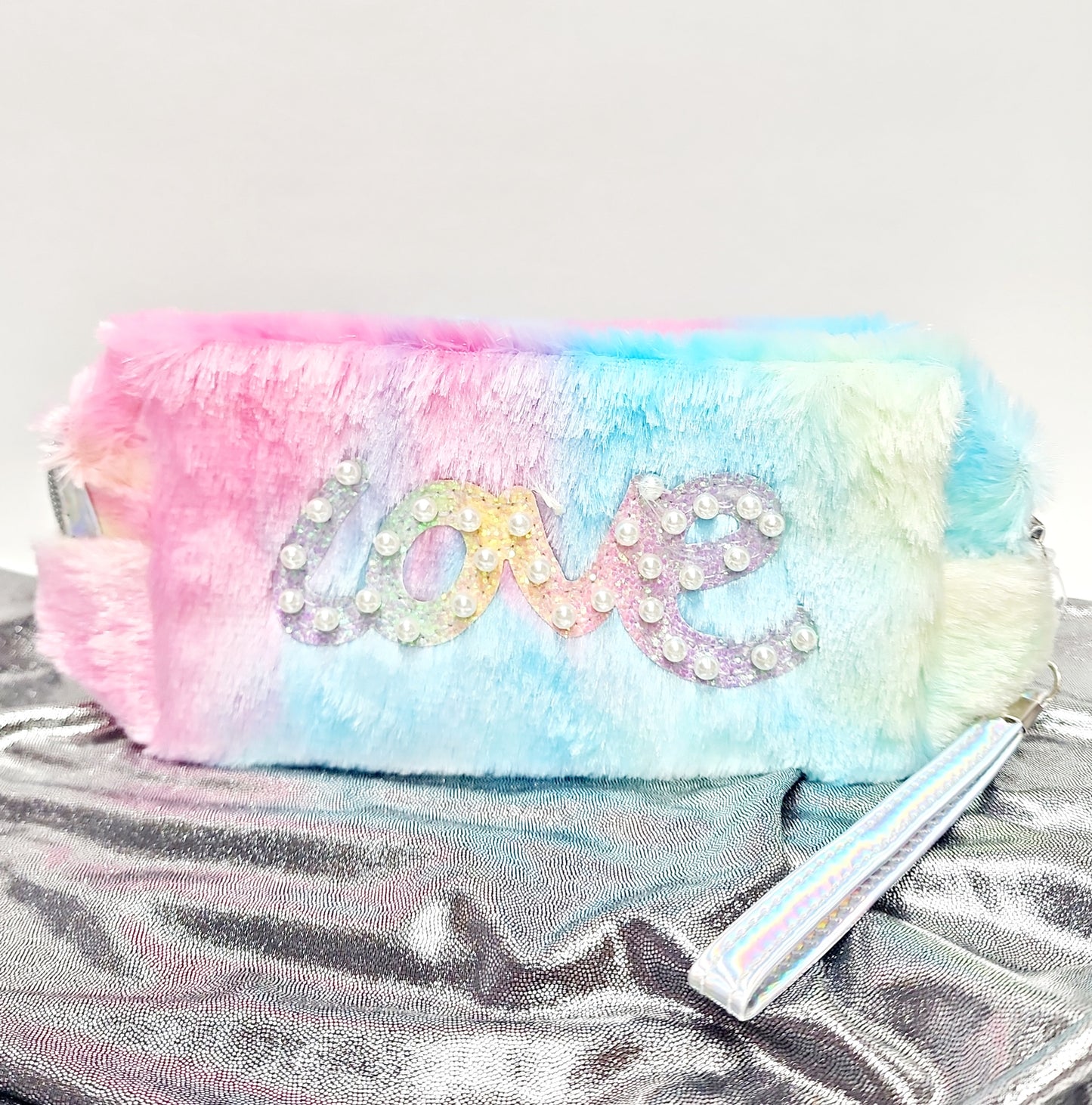 BEADED LOVE WRISTLET BAG