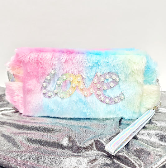 BEADED LOVE WRISTLET BAG