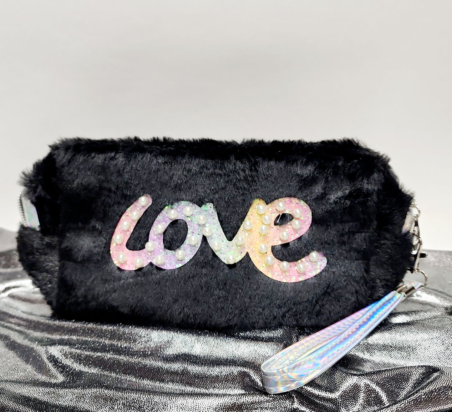 BEADED LOVE WRISTLET BAG